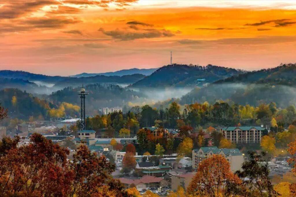 Вилла Breathtaking Views Of The Smokies, 3 Mins To Гатлинбург Экстерьер фото