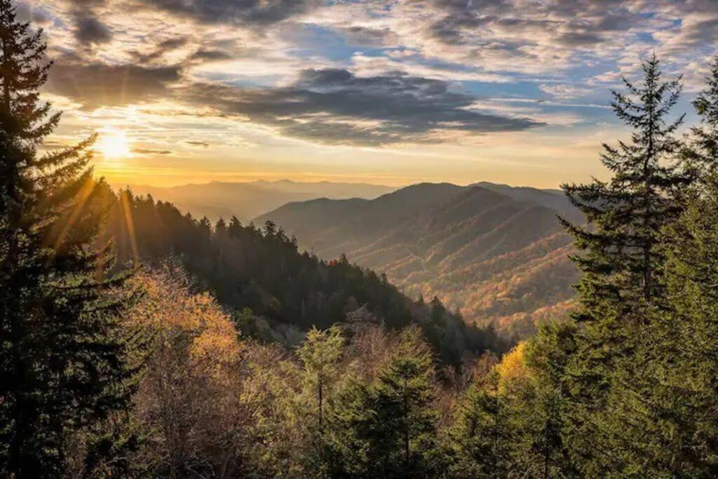 Вилла Breathtaking Views Of The Smokies, 3 Mins To Гатлинбург Экстерьер фото
